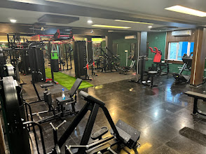 Free body composition analysis every quarter.
